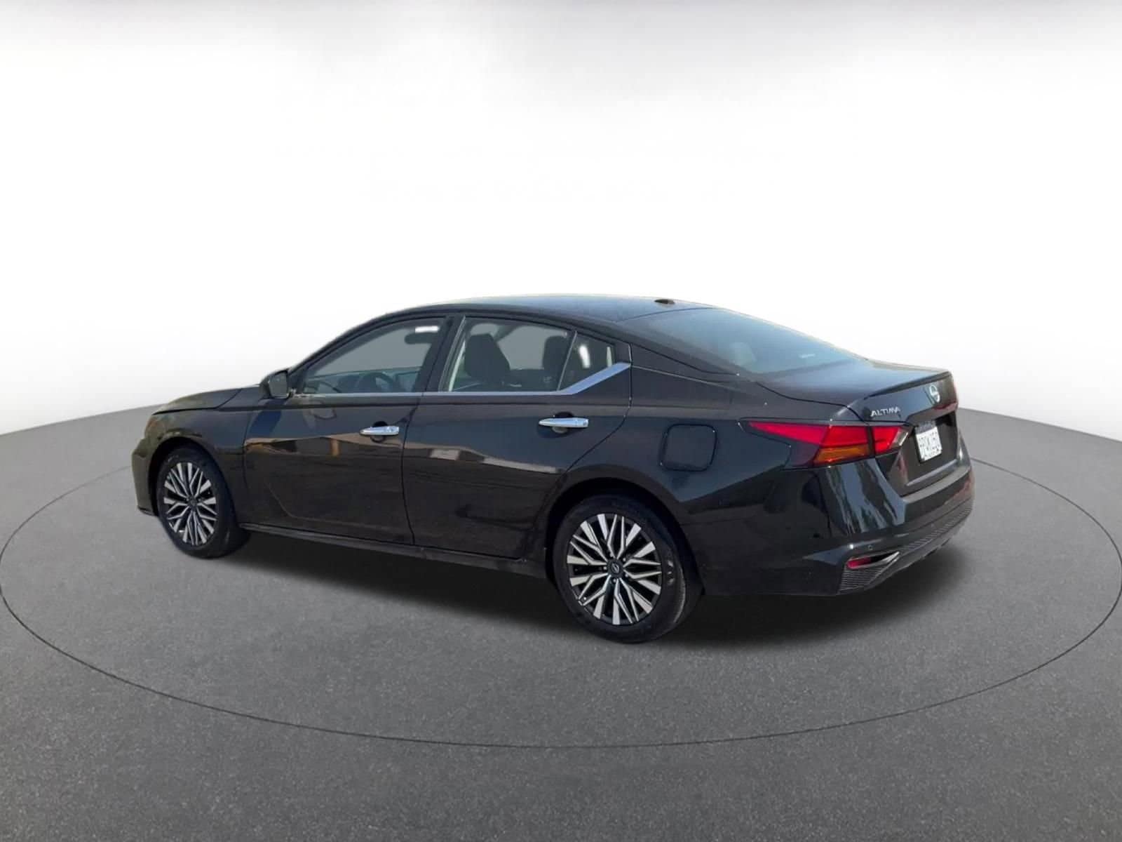 Thumbnail: 2025 Nissan Altima - 10