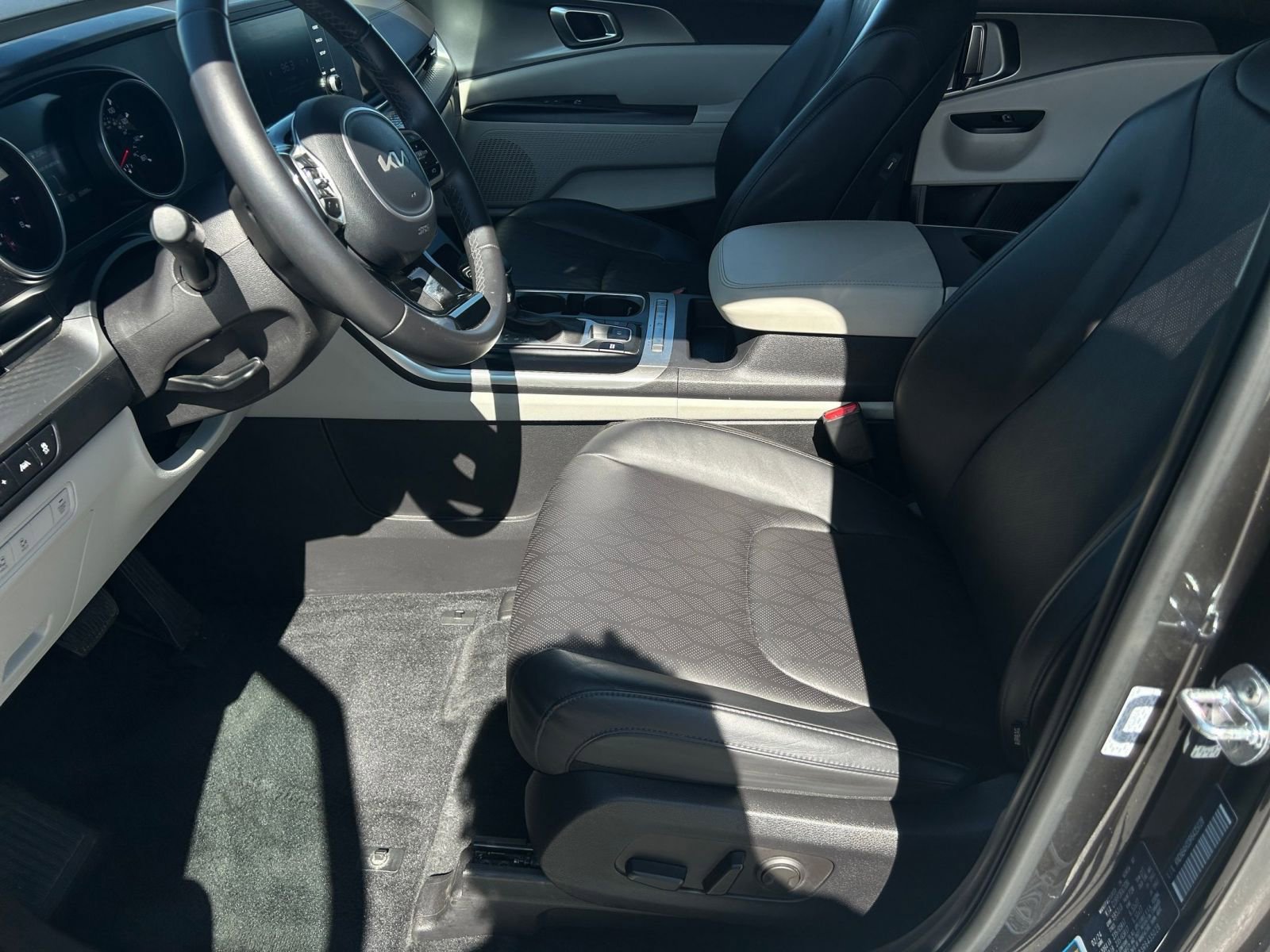 Thumbnail: 2024 Kia Carnival - 25