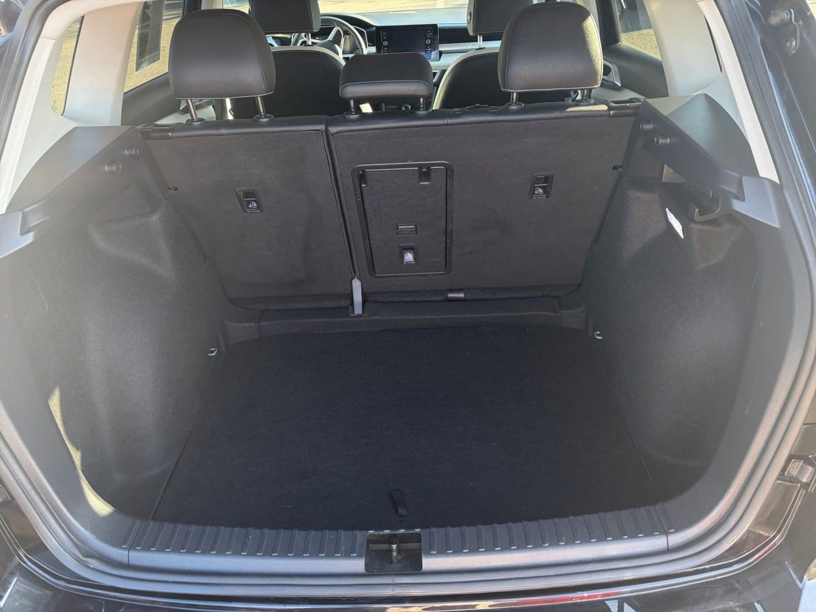 Thumbnail: 2025 Volkswagen Taos - 32