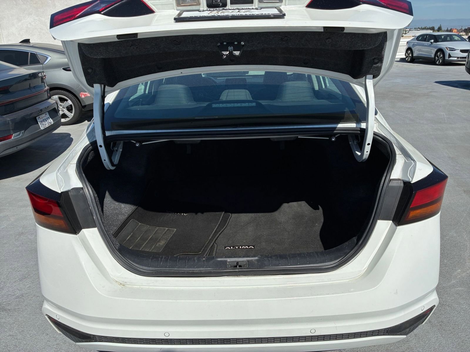 Thumbnail: 2025 Nissan Altima - 31