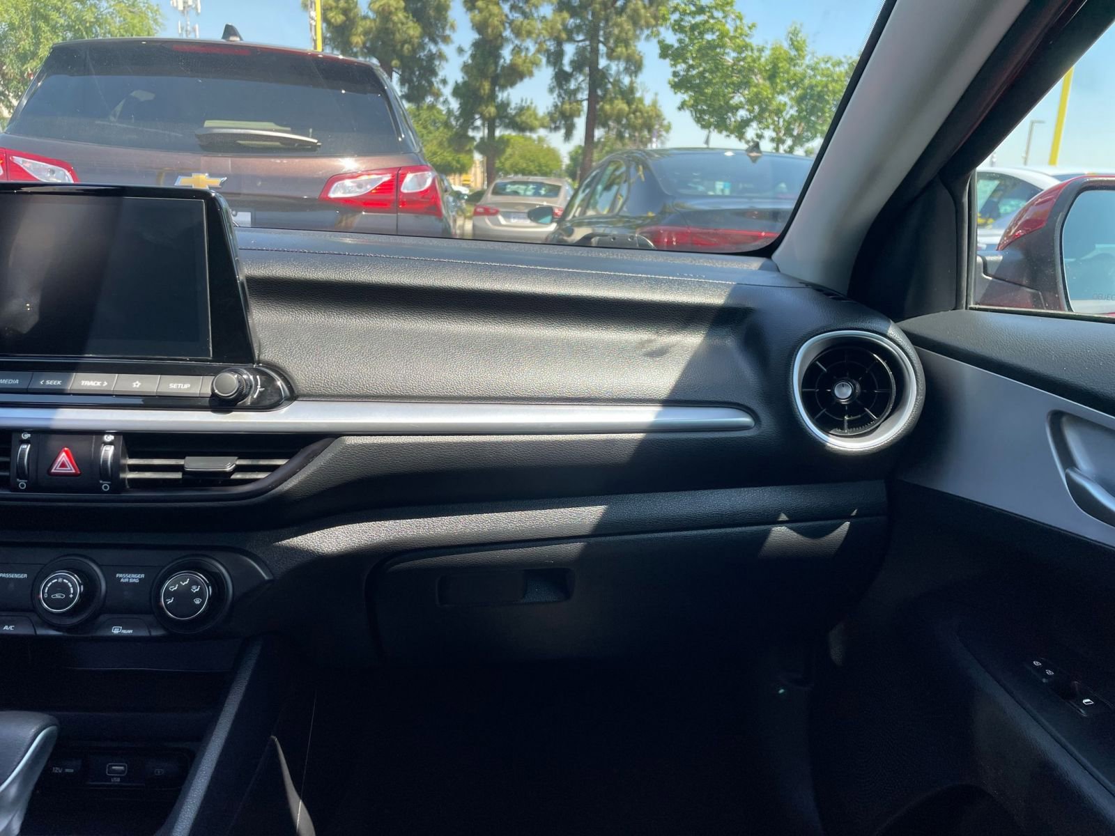 Thumbnail: 2024 Kia Forte - 18