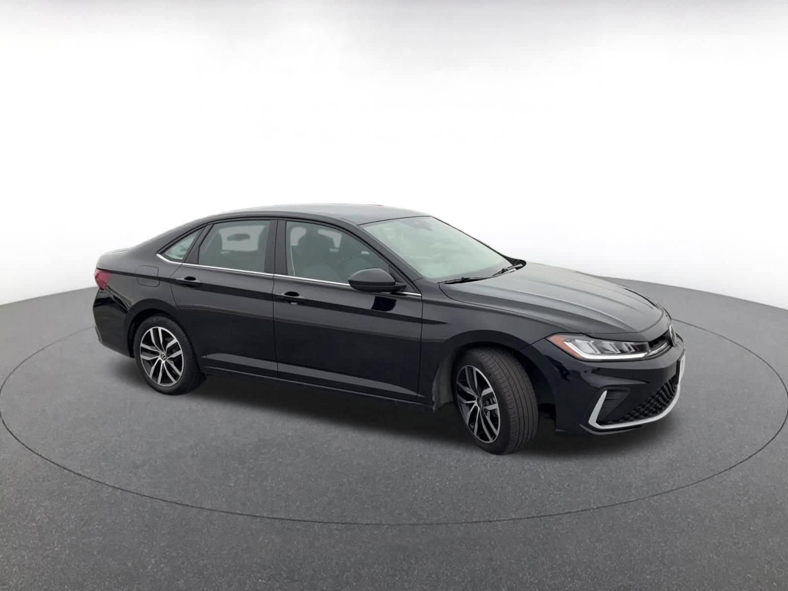 Thumbnail: 2025 Volkswagen Jetta - 2