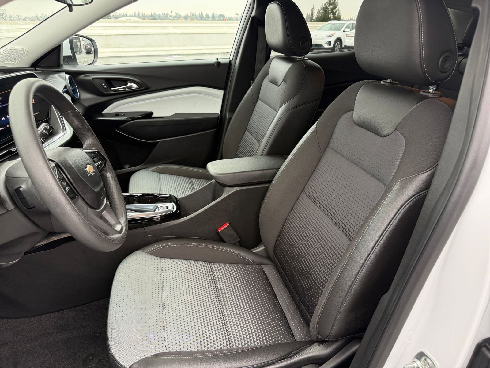 Thumbnail: 2025 Chevrolet Trax - 24