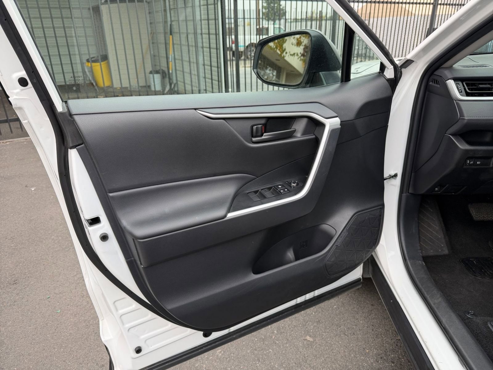 Thumbnail: 2025 Toyota RAV4 - 20