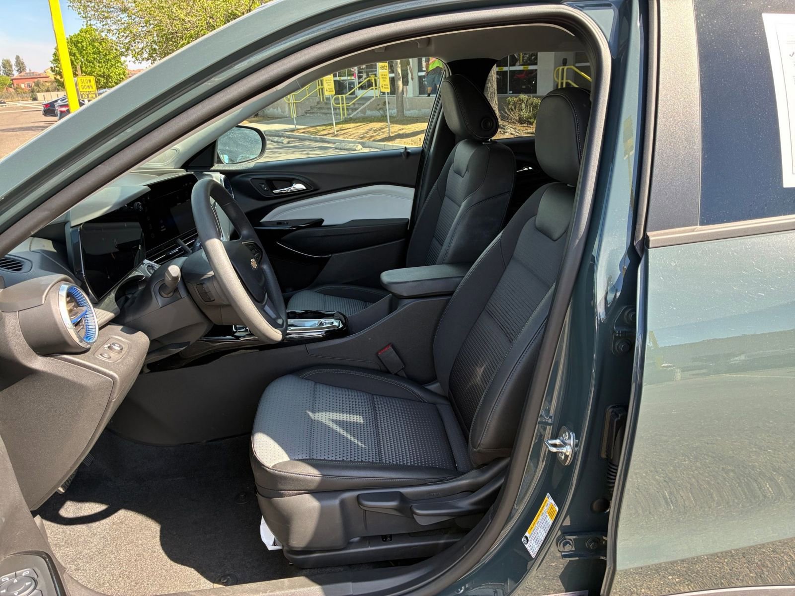 Thumbnail: 2025 Chevrolet Trax - 25