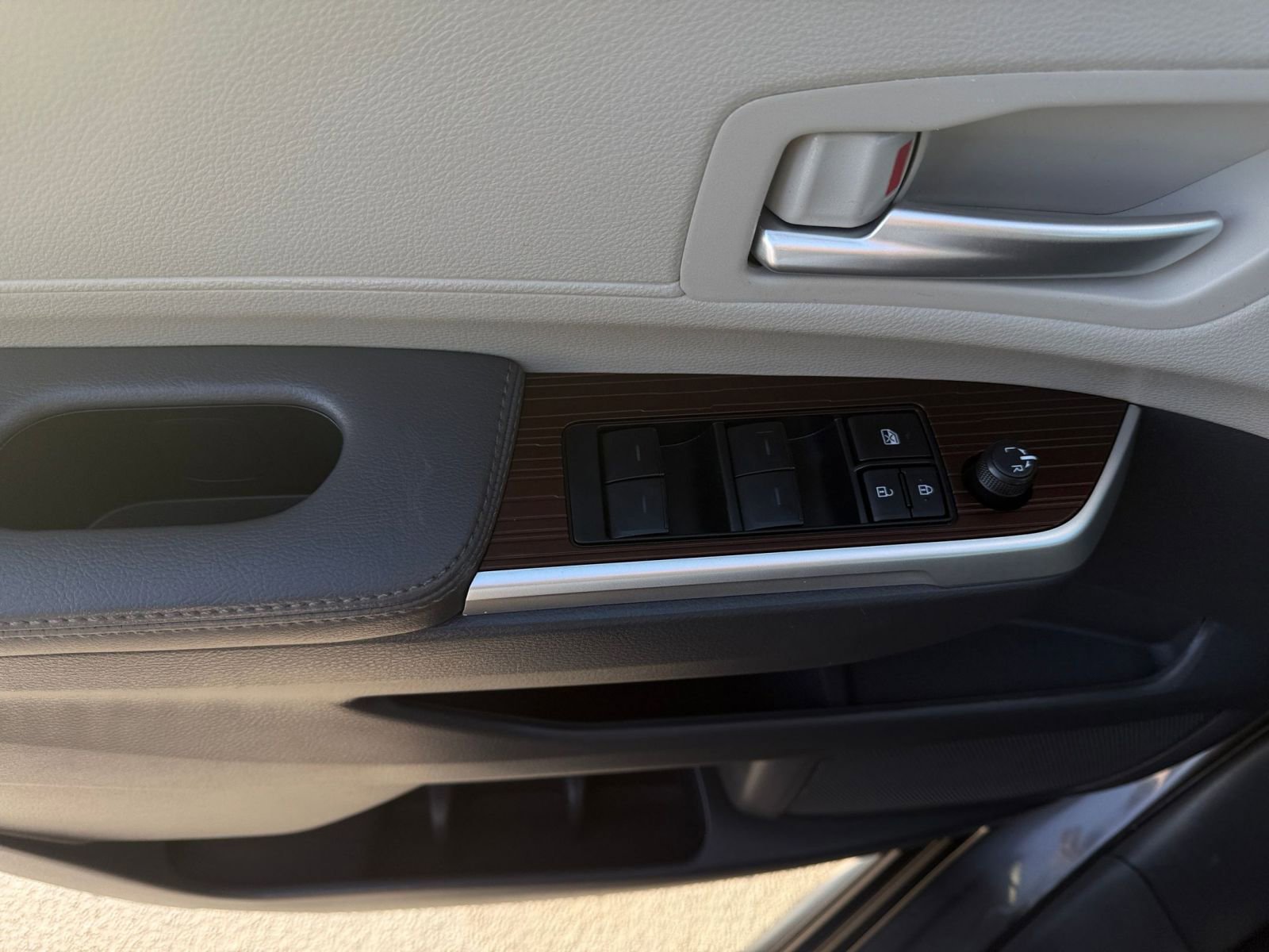 Thumbnail: 2024 Toyota Sienna - 20