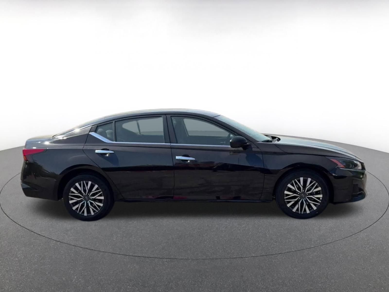 Thumbnail: 2025 Nissan Altima - 16