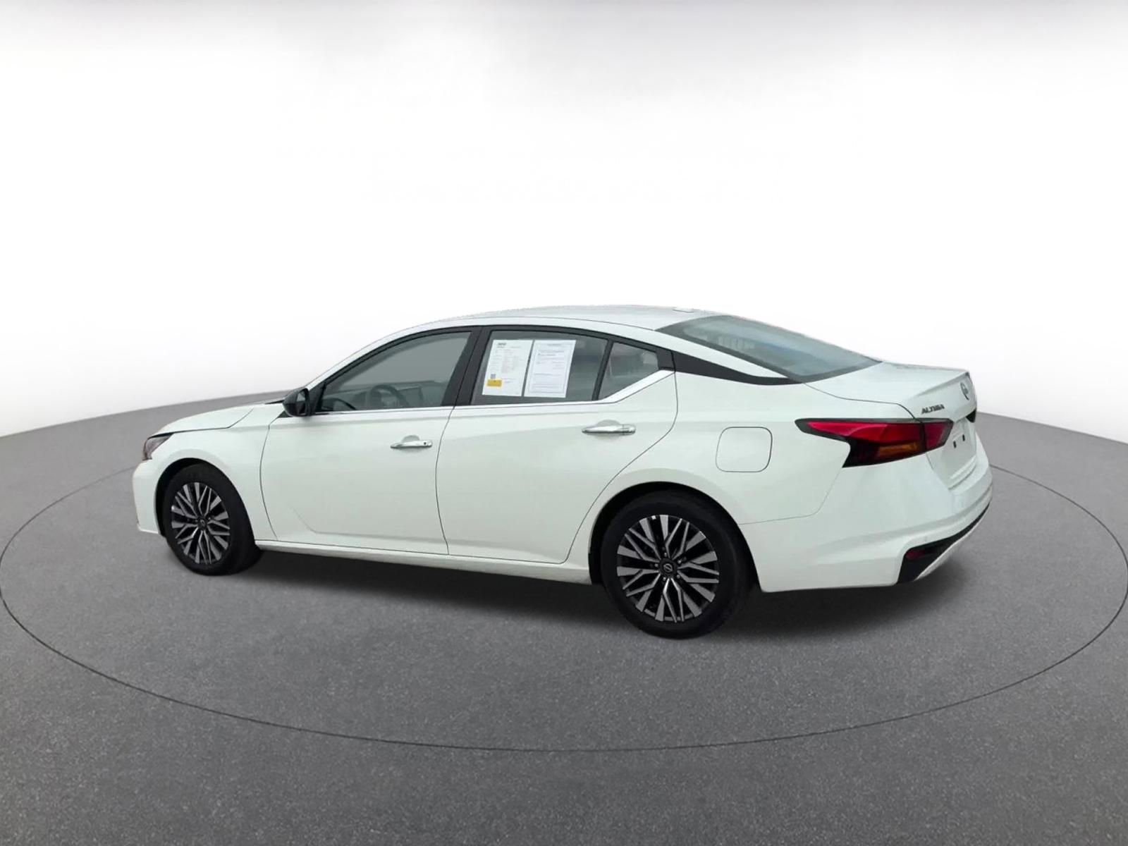 Thumbnail: 2025 Nissan Altima - 10