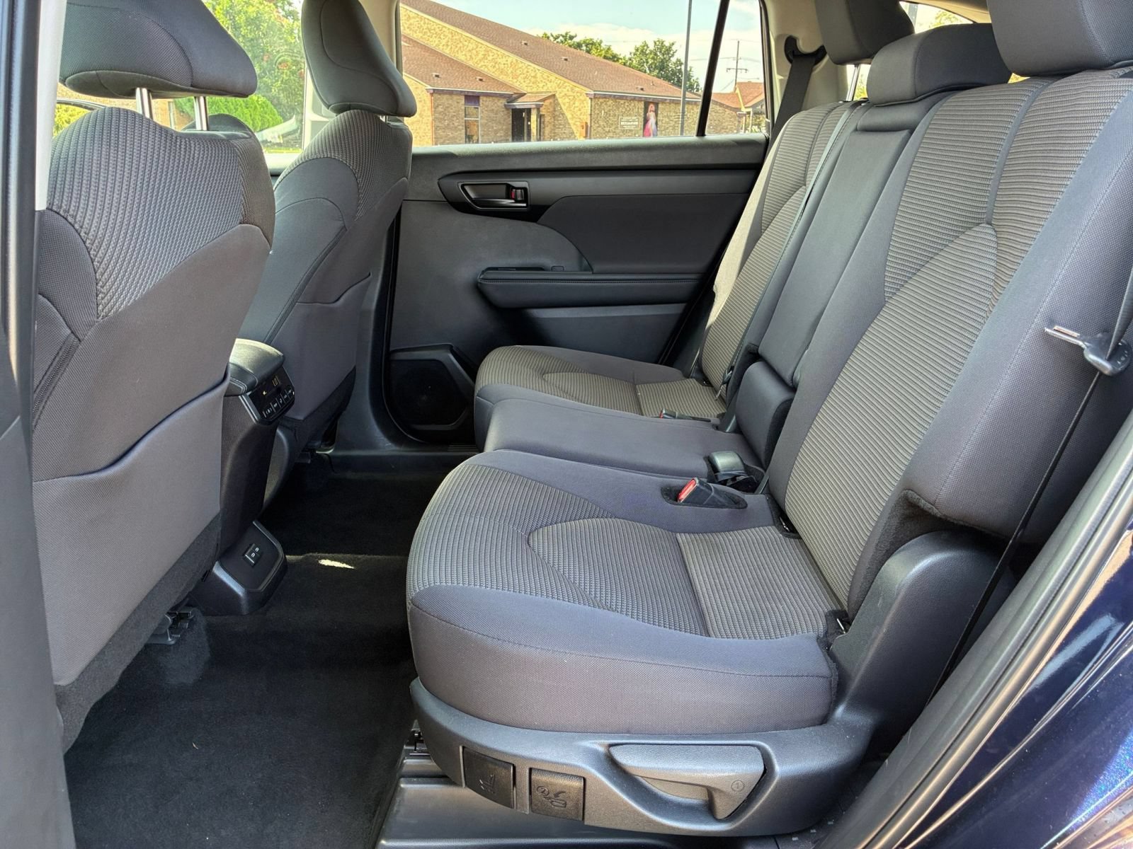 Thumbnail: 2025 Toyota Highlander - 22