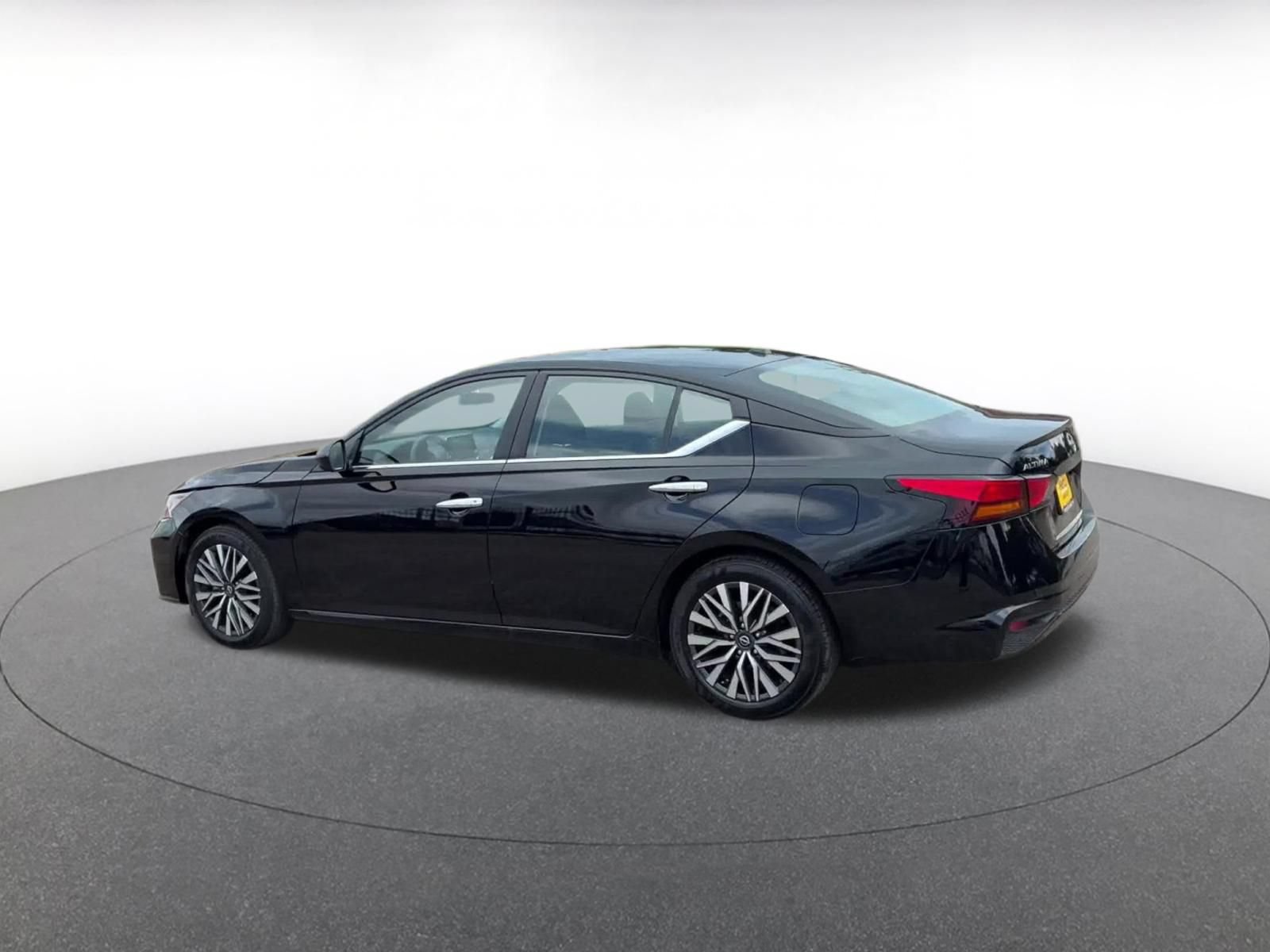 Thumbnail: 2025 Nissan Altima - 10