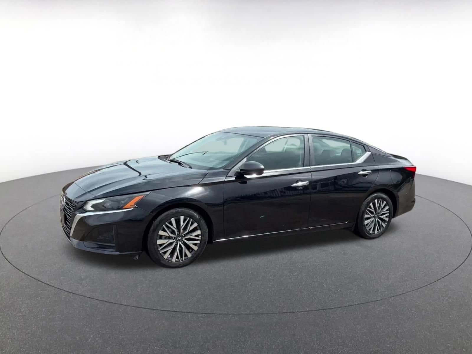 Thumbnail: 2025 Nissan Altima - 8