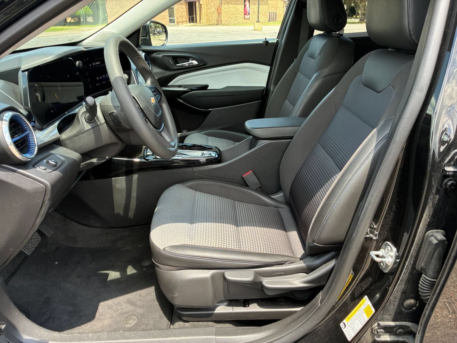 Thumbnail: 2025 Chevrolet Trax - 25