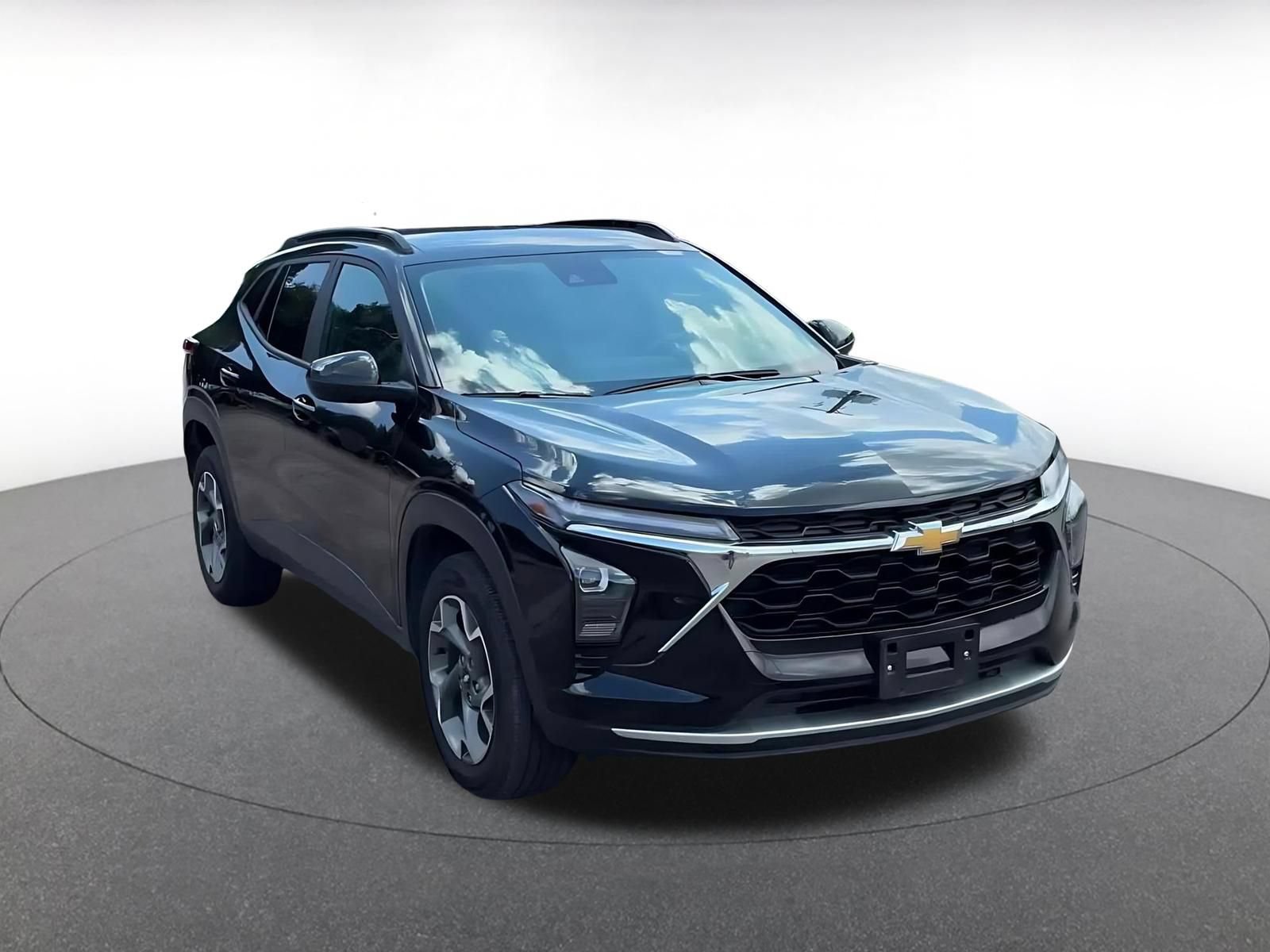 Thumbnail: 2025 Chevrolet Trax - 3