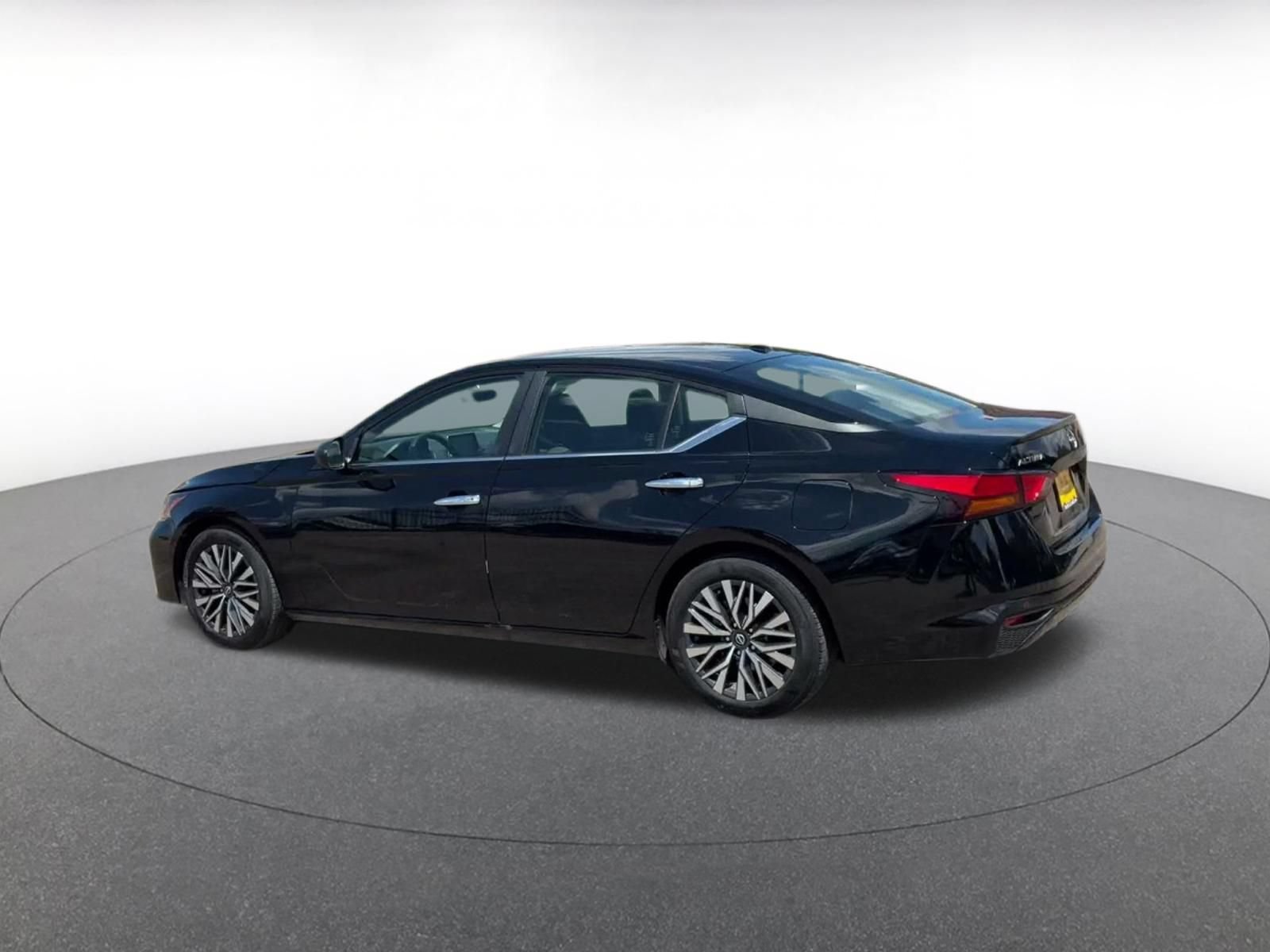 Thumbnail: 2025 Nissan Altima - 8