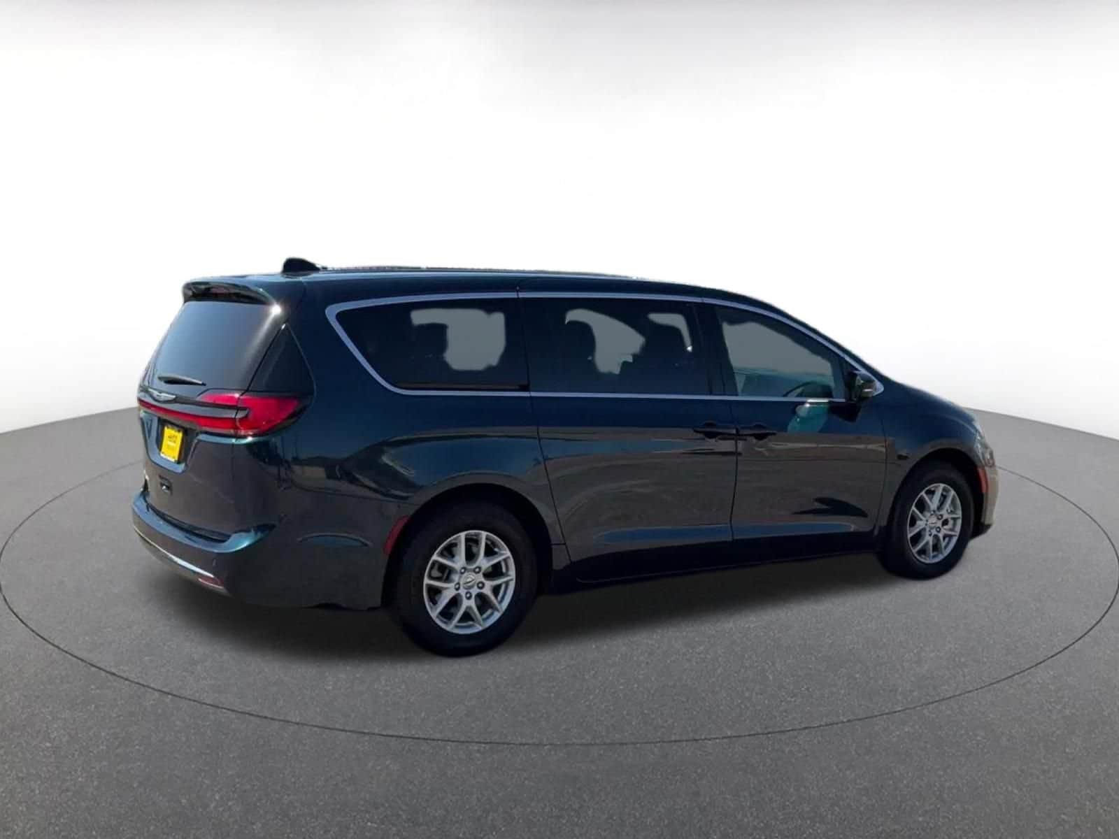 Thumbnail: 2025 Chrysler Pacifica - 12