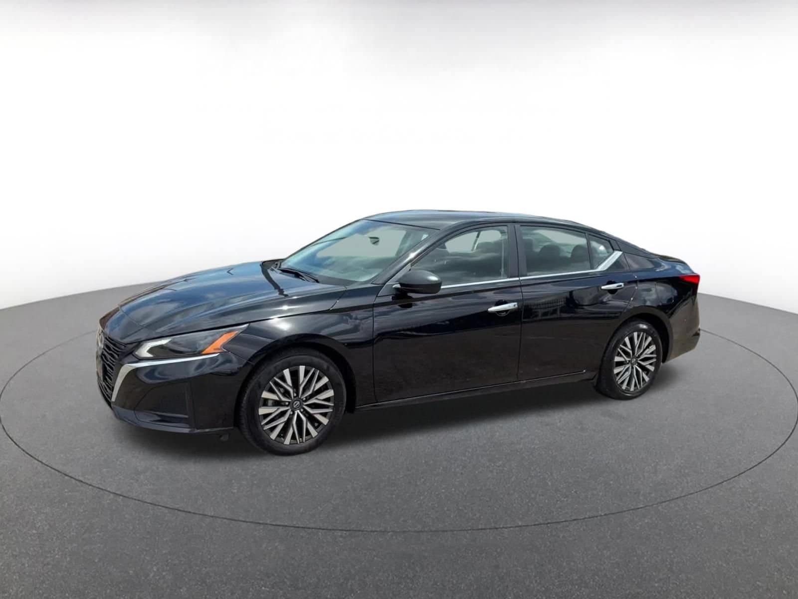 Thumbnail: 2025 Nissan Altima - 8