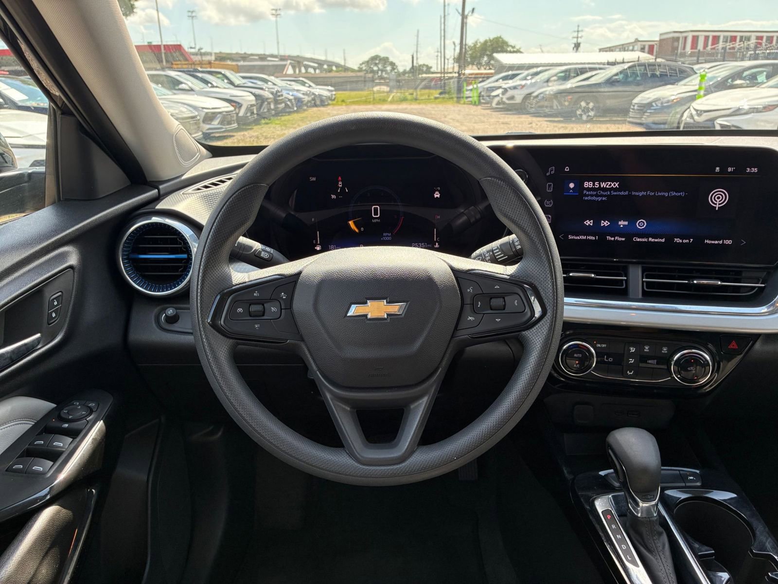 Thumbnail: 2025 Chevrolet Trax - 32