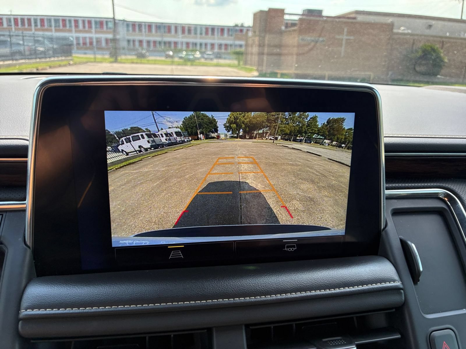 Thumbnail: 2023 Chevrolet Suburban - 21
