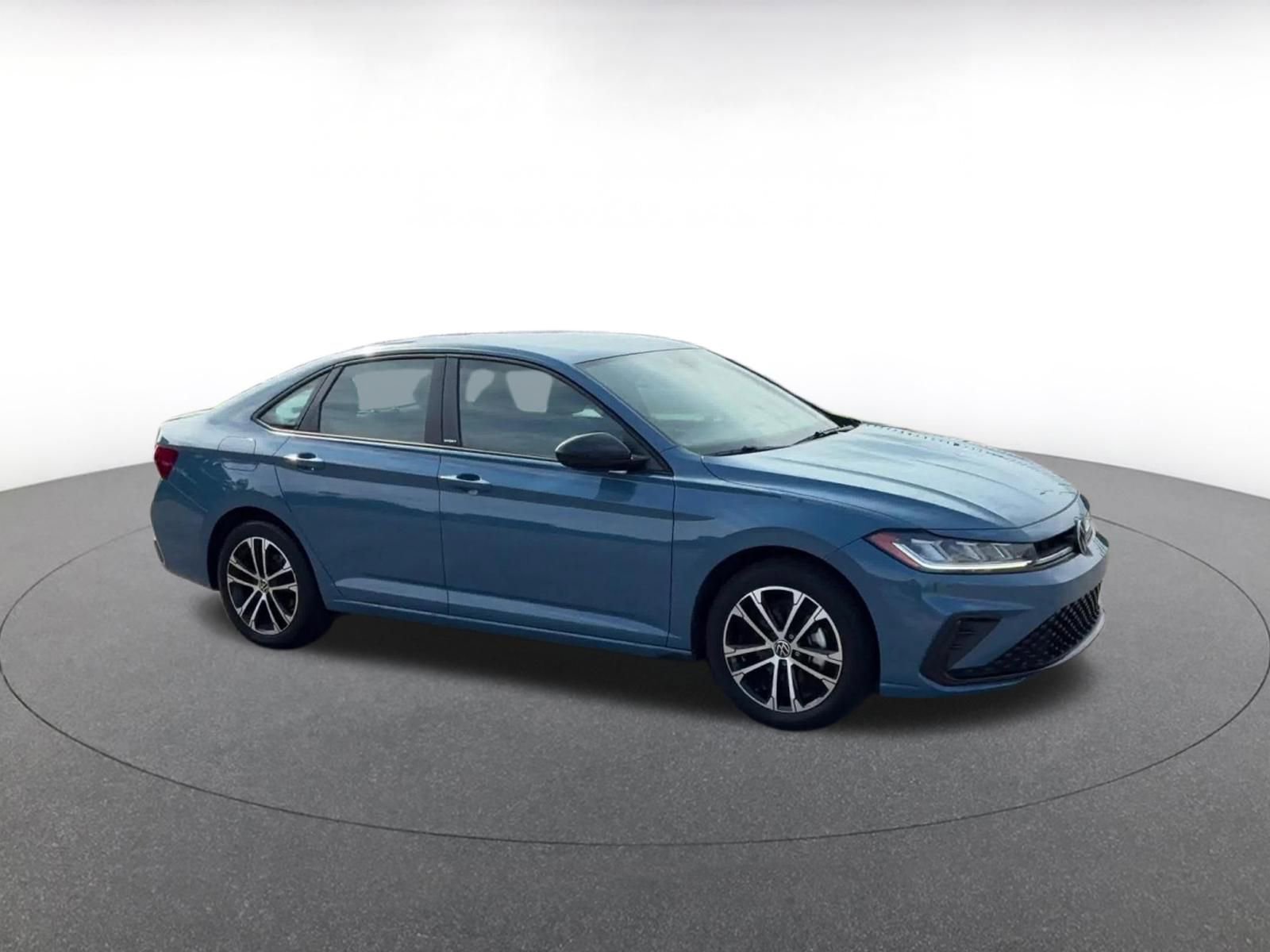 Thumbnail: 2025 Volkswagen Jetta - 2