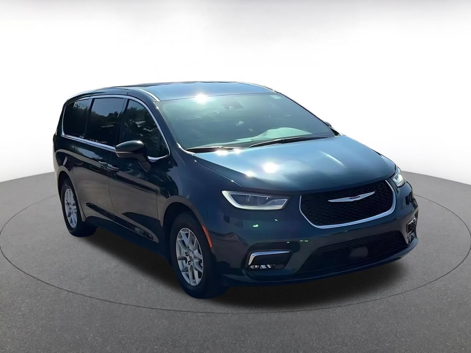 Thumbnail: 2025 Chrysler Pacifica - 3