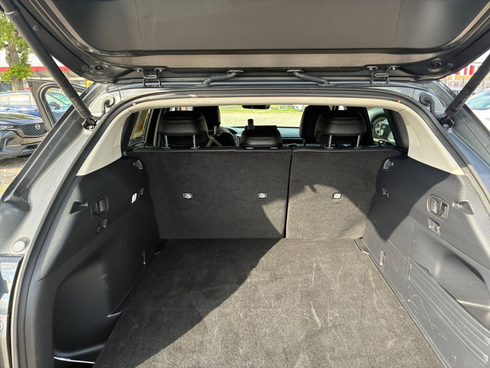 Thumbnail: 2025 Mazda CX-50 - 35