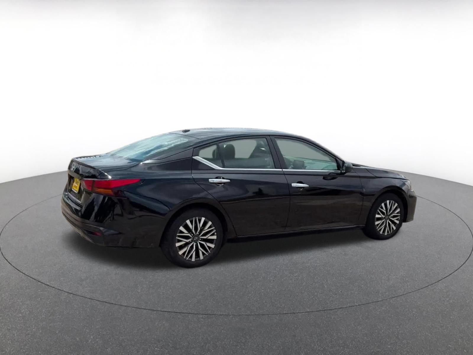 Thumbnail: 2025 Nissan Altima - 15