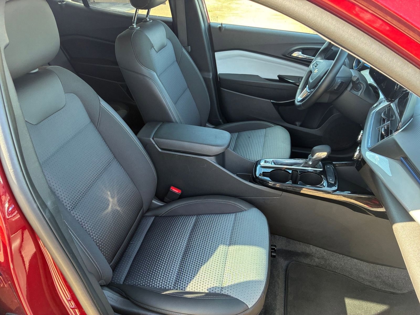 Thumbnail: 2025 Chevrolet Trax - 34