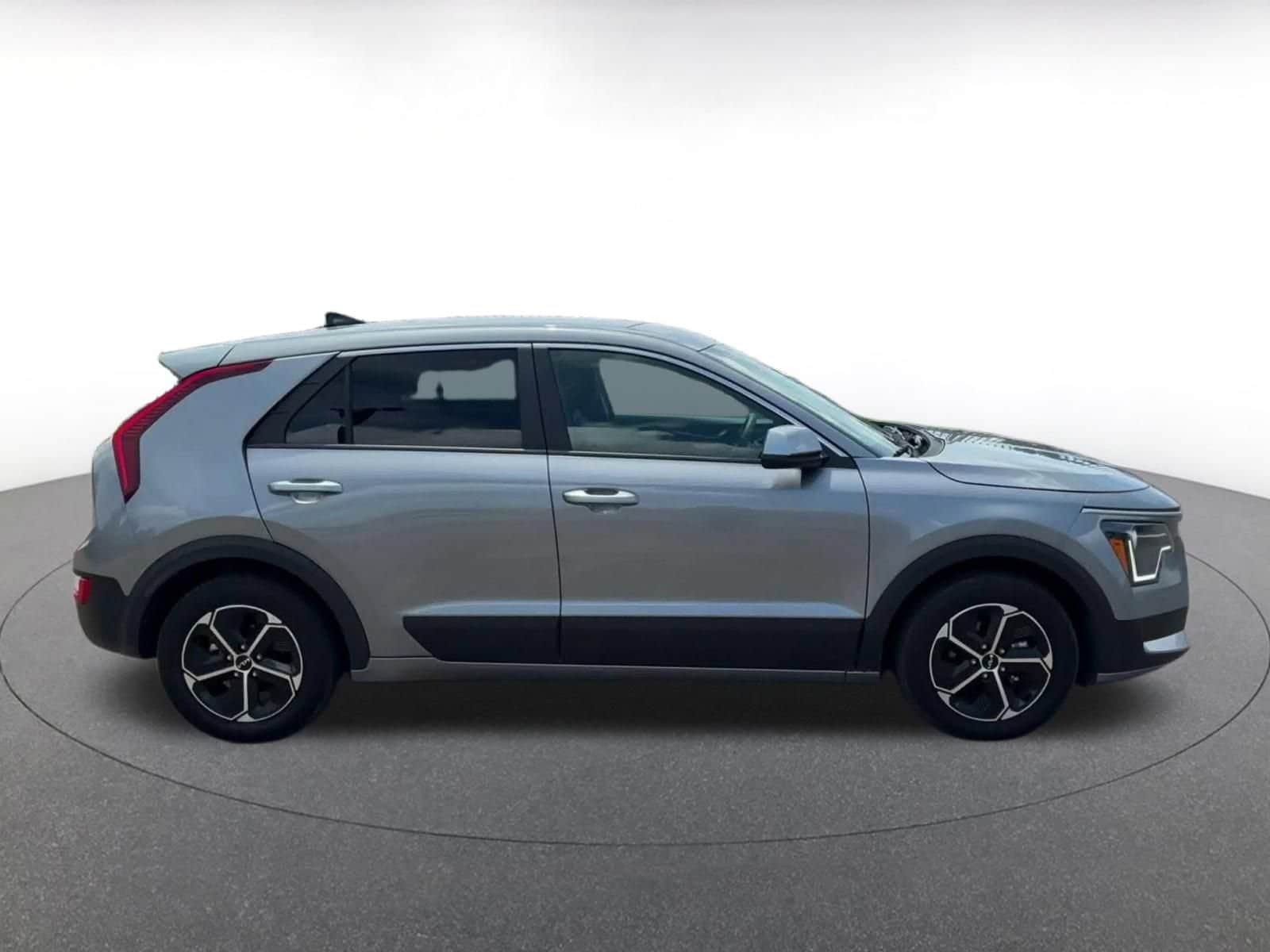 Thumbnail: 2026 Kia Niro - 13