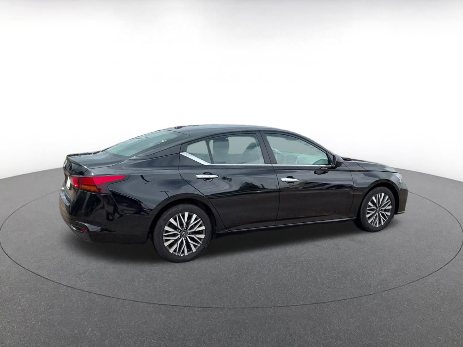 Thumbnail: 2025 Nissan Altima - 15