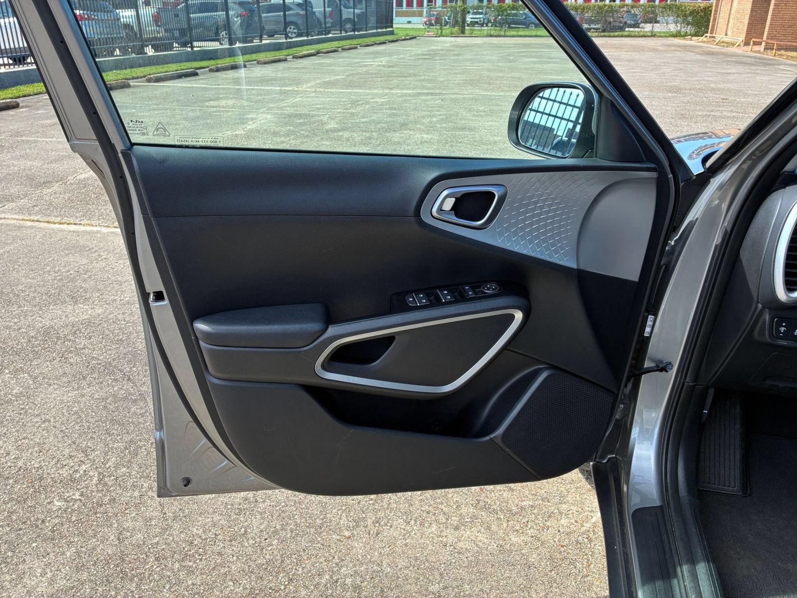 2025 Kia Soul LX - Photo 18