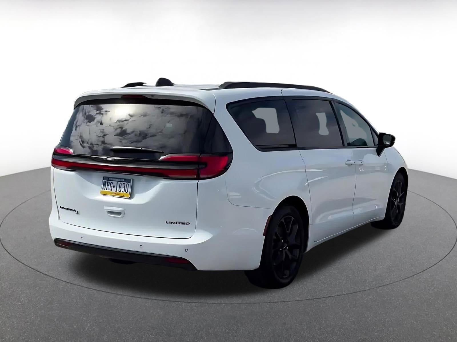 Thumbnail: 2025 Chrysler Pacifica - 14
