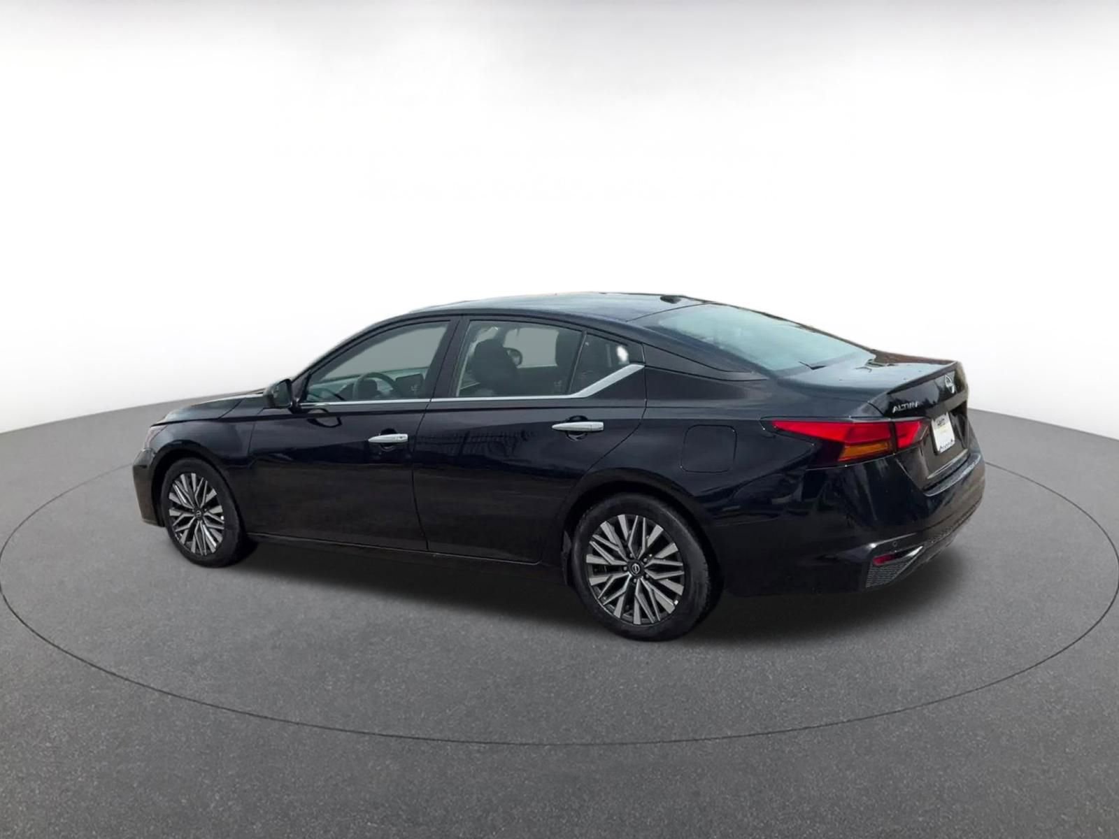 Thumbnail: 2025 Nissan Altima - 10