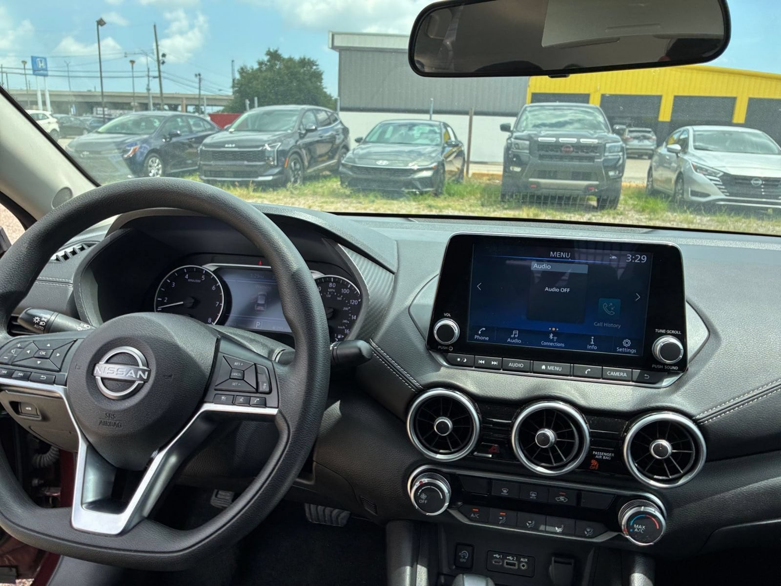 Thumbnail: 2025 Nissan Sentra - 33