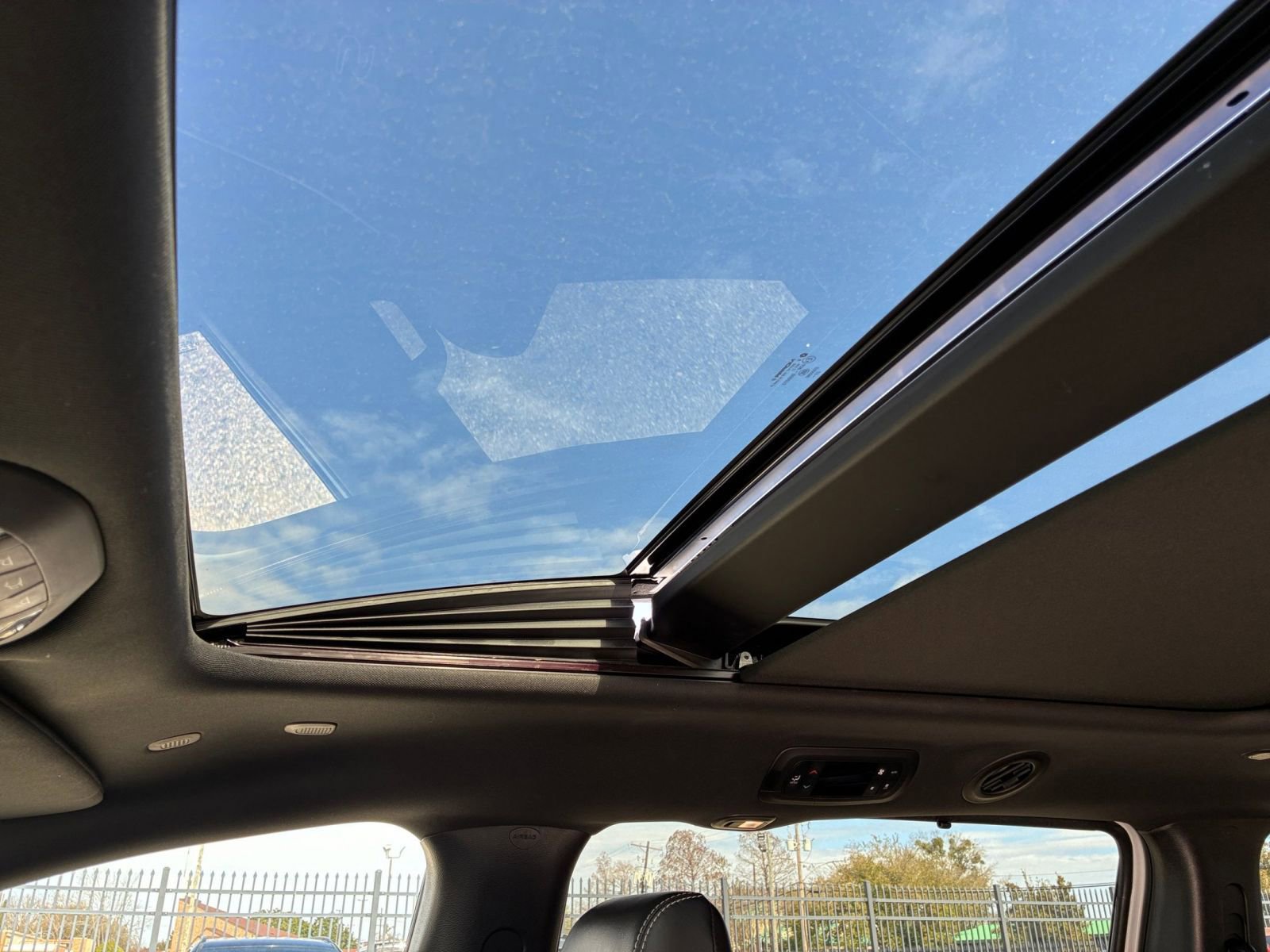 Thumbnail: 2025 Chrysler Pacifica - 32