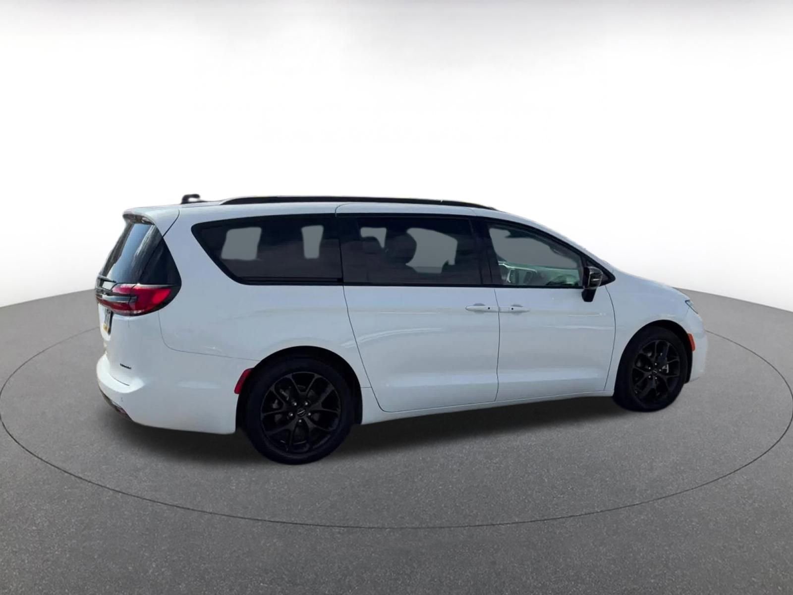 Thumbnail: 2025 Chrysler Pacifica - 15