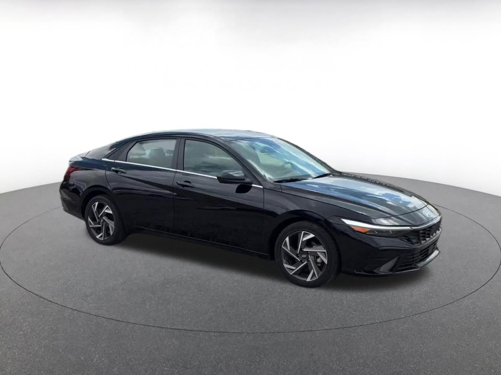 Thumbnail: 2025 Hyundai Elantra - 2