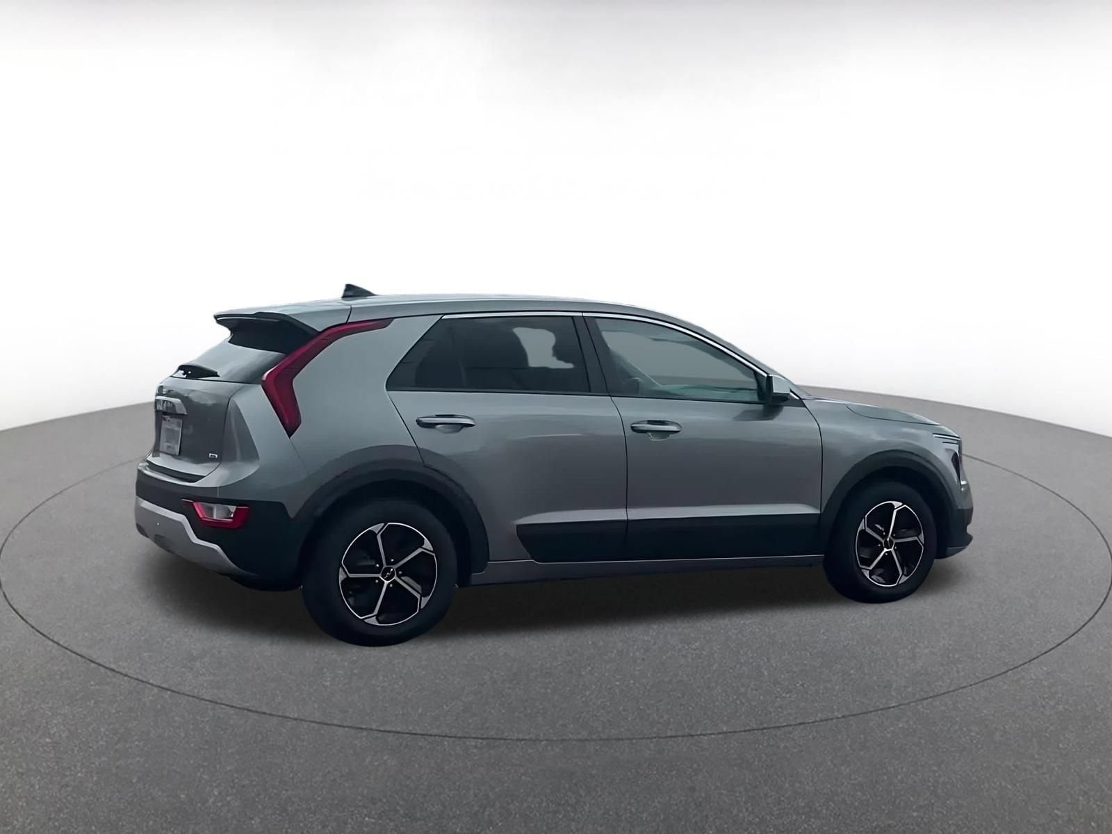Thumbnail: 2026 Kia Niro - 12