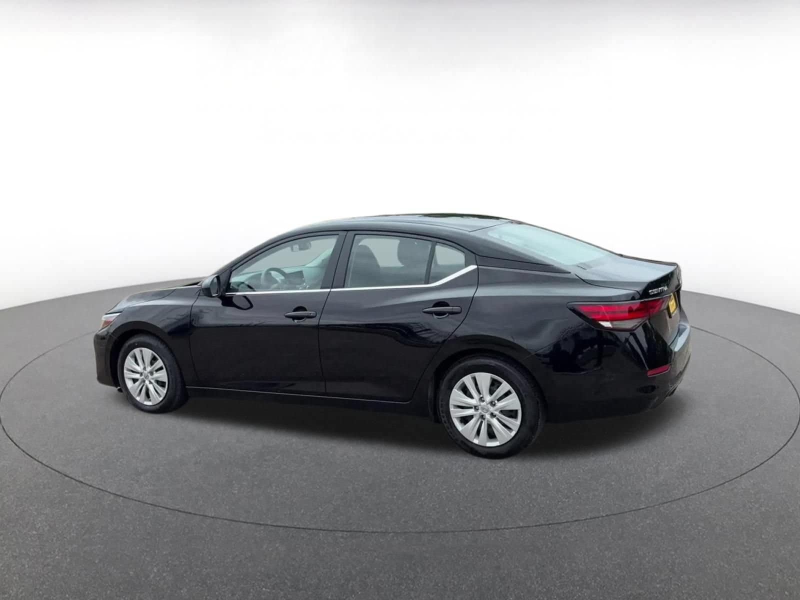 Thumbnail: 2025 Nissan Sentra - 10