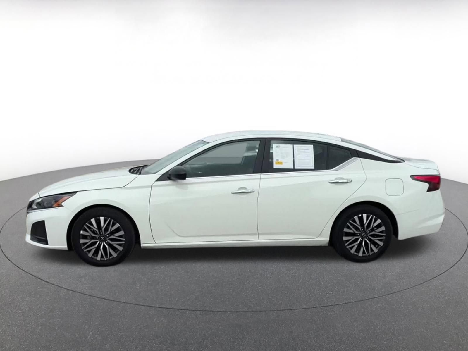 Thumbnail: 2025 Nissan Altima - 9