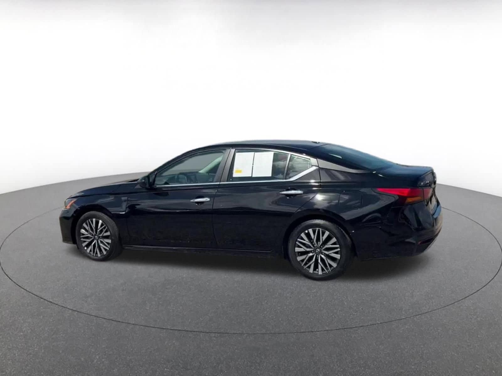 Thumbnail: 2025 Nissan Altima - 10