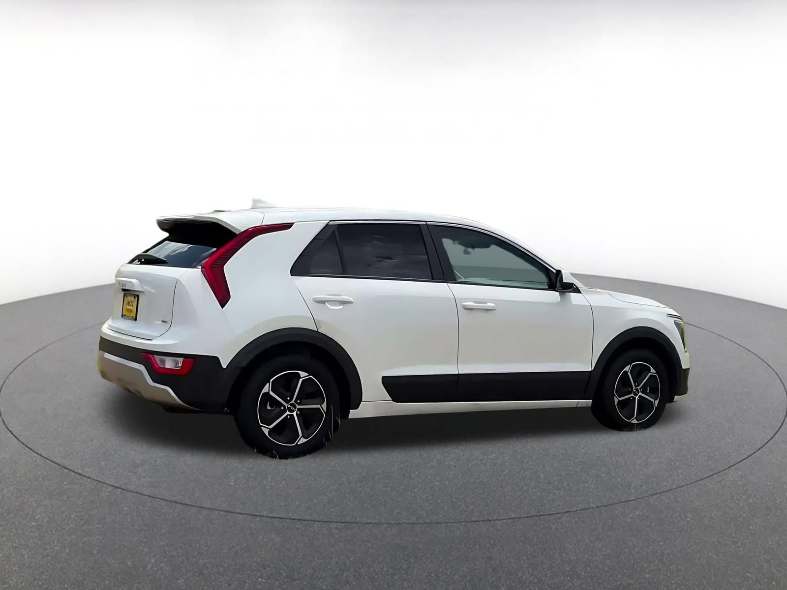 Thumbnail: 2026 Kia Niro - 14