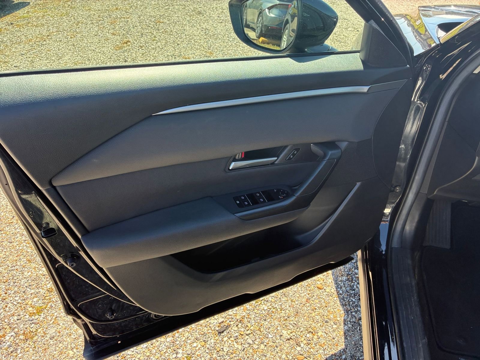 Thumbnail: 2025 Mazda CX-50 - 18