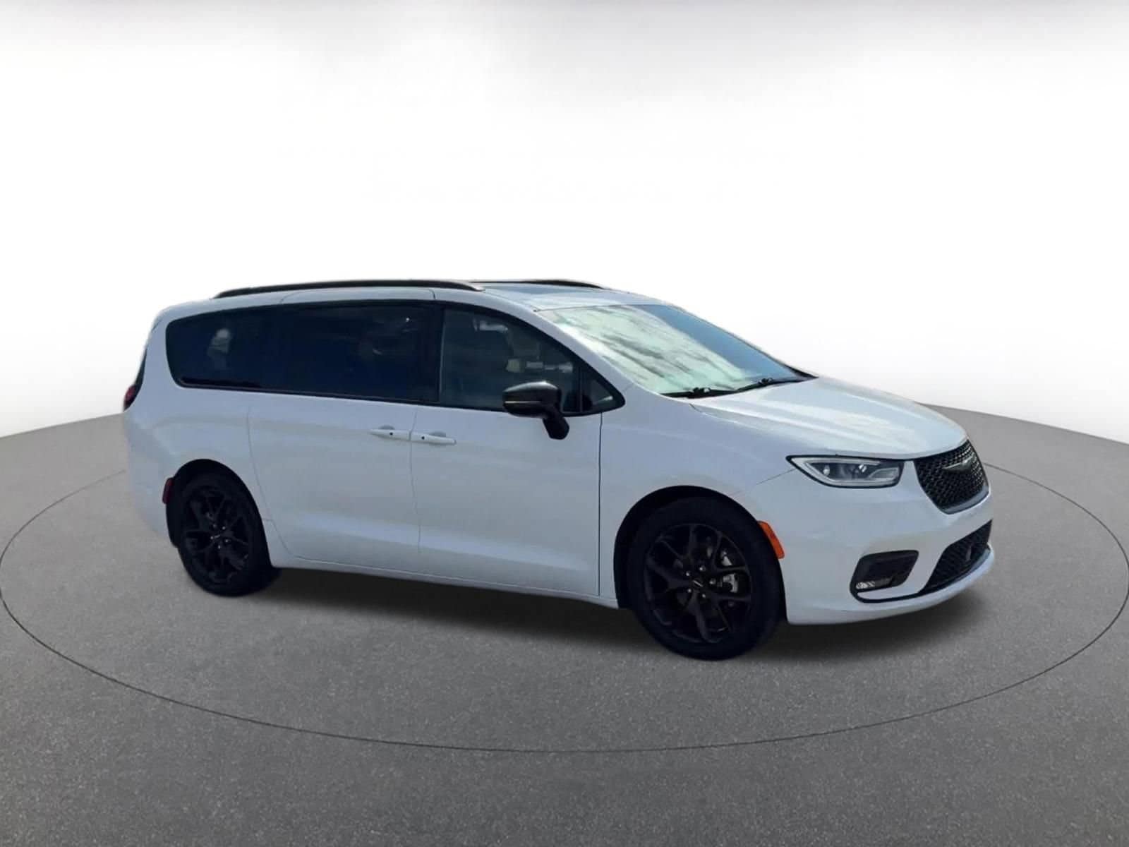 Thumbnail: 2025 Chrysler Pacifica - 2