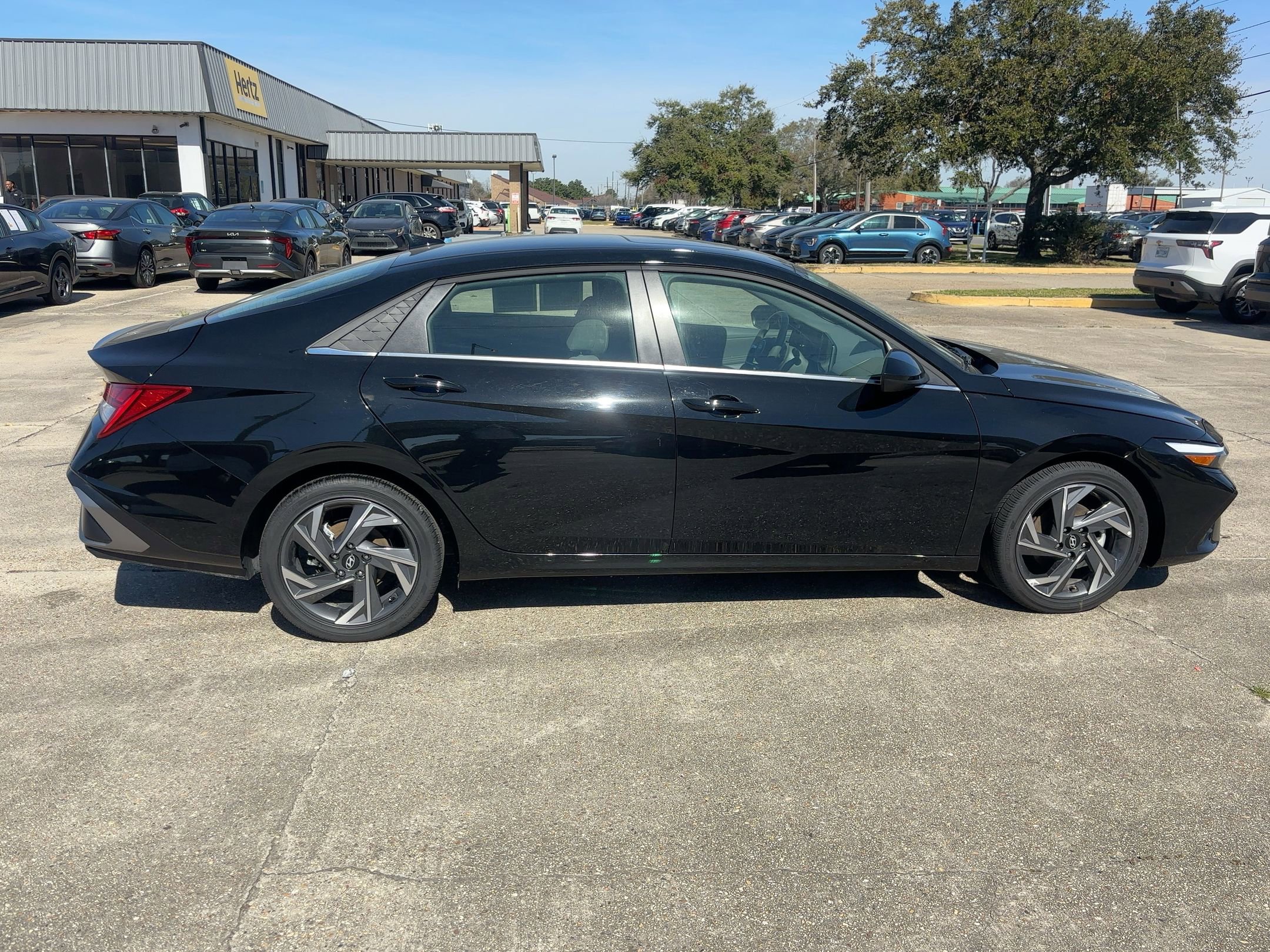 Thumbnail: 2025 Hyundai Elantra - 4