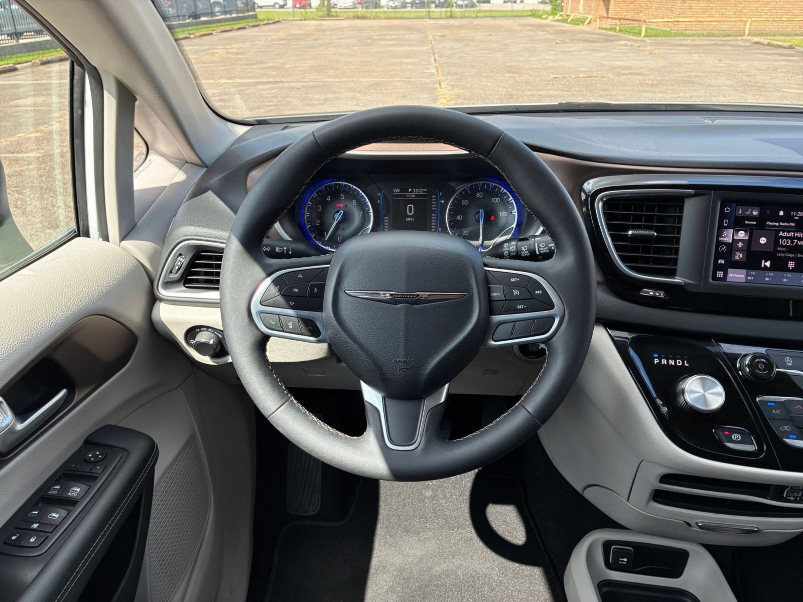 Thumbnail: 2024 Chrysler Voyager - 31
