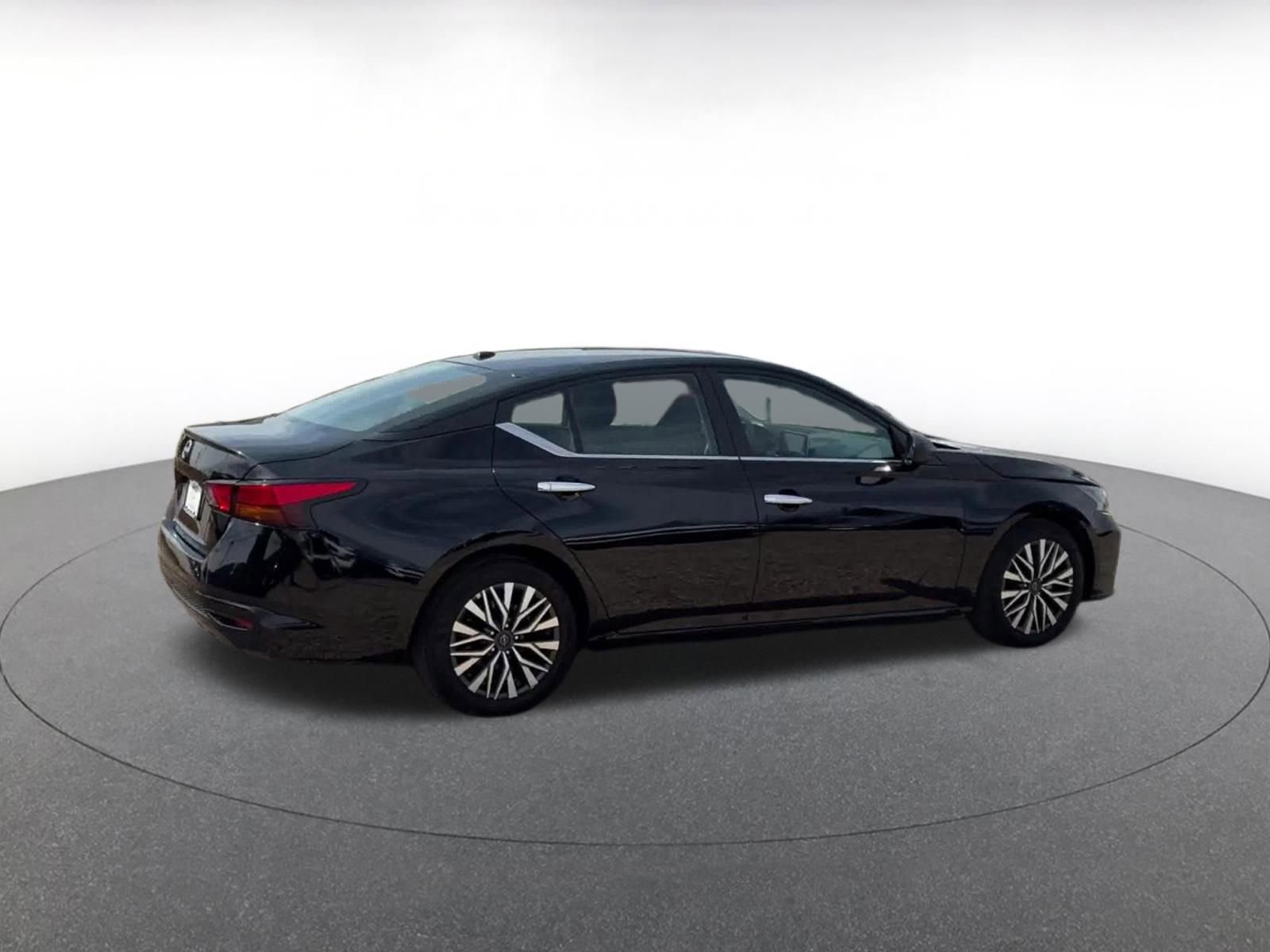 Thumbnail: 2025 Nissan Altima - 15