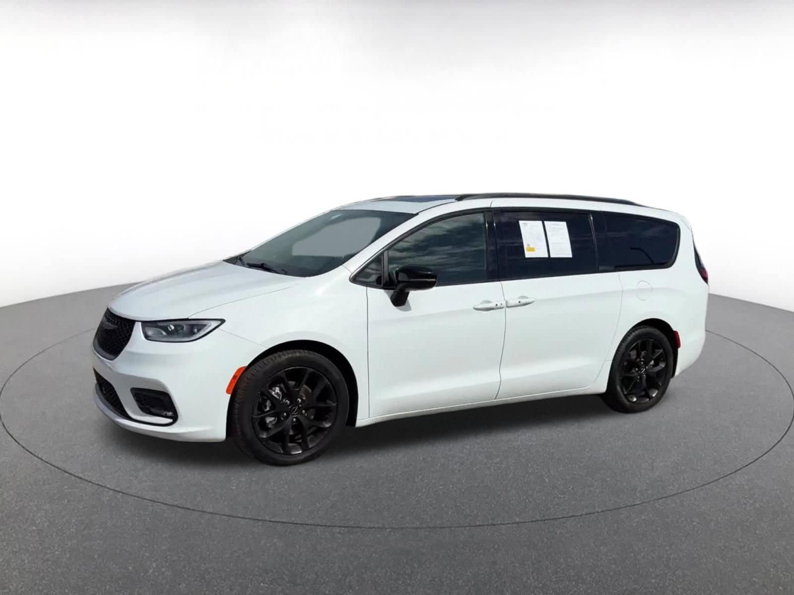 Thumbnail: 2025 Chrysler Pacifica - 8