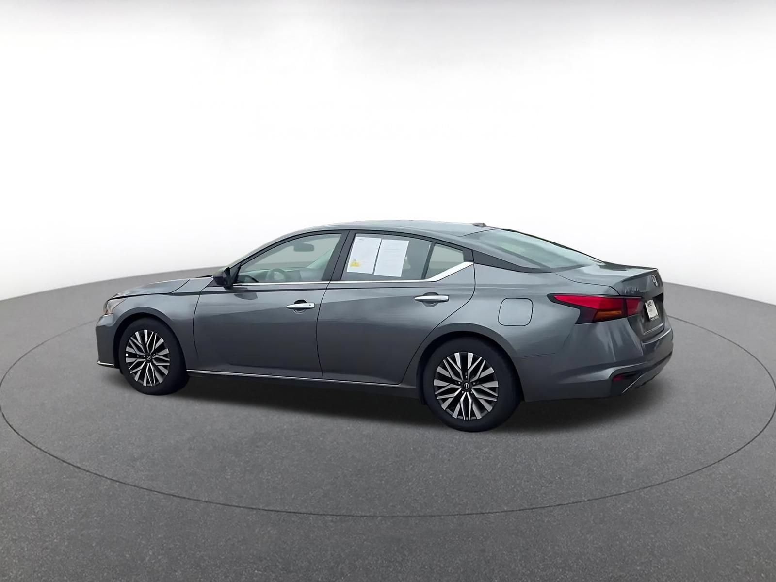 Thumbnail: 2025 Nissan Altima - 9