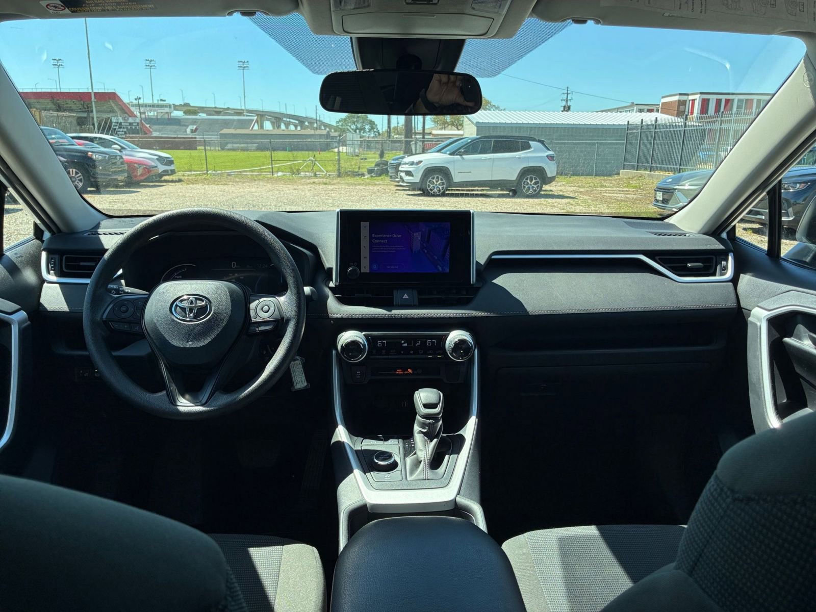 Thumbnail: 2025 Toyota RAV4 - 32