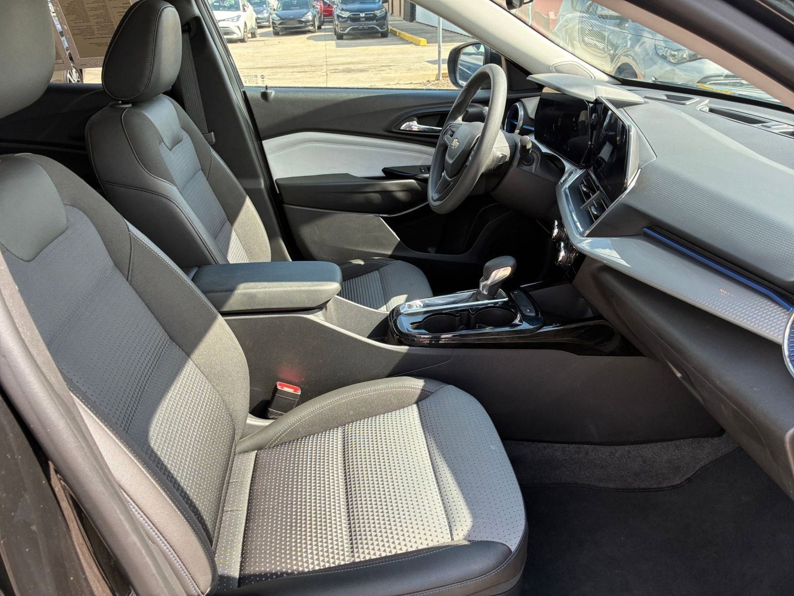 Thumbnail: 2025 Chevrolet Trax - 34